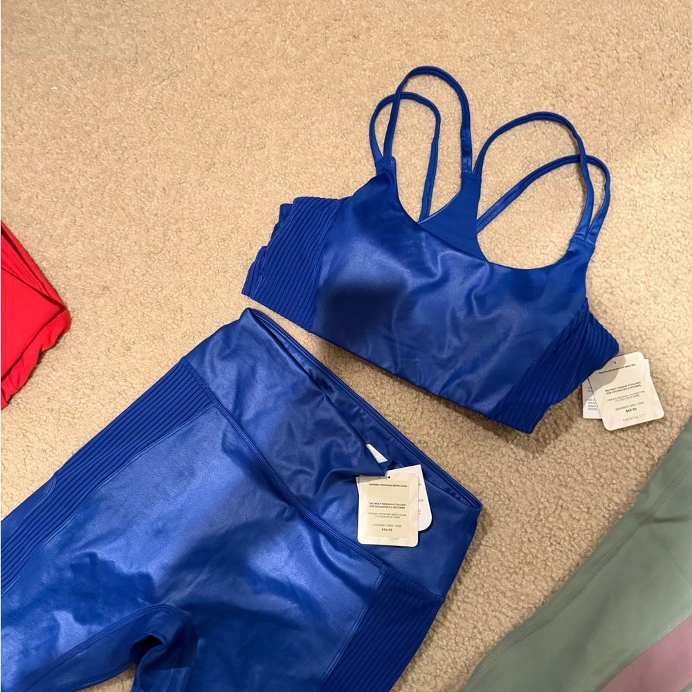 Workout clothing bundle - Picture 2 of 6